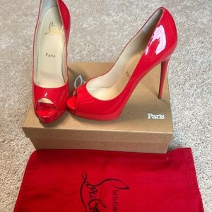 Christian Loubouton NEW very prive 120 patent size 37